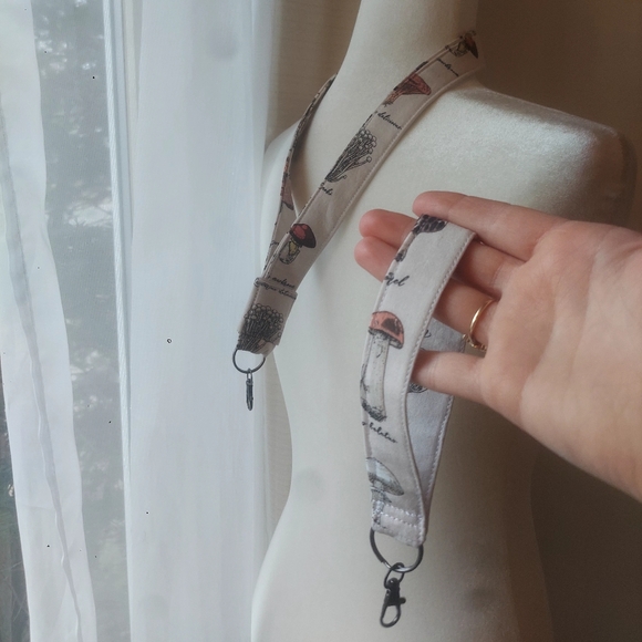2P, Mushrooms Neck & Wristlet Lanyard, Handmade 🍄 100%Cotton, Black Clasp/Chain - Picture 2 of 5